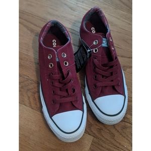 Burgundy converse Chuck Taylors low top